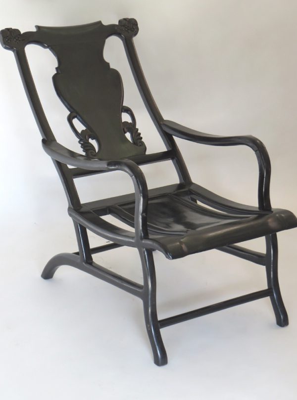 Black Lacquer Moon-Gazing Chair