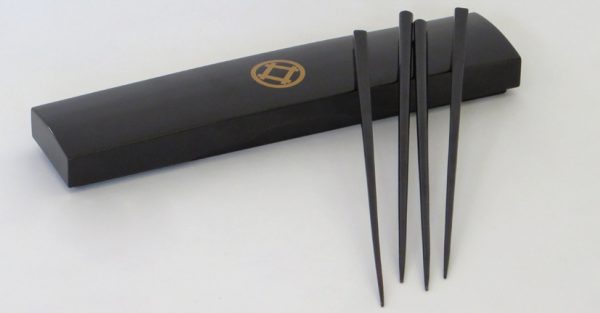 Box with set of 4 Chopsticks