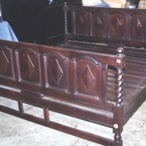 Colonial Bed
