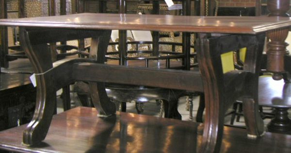 Jak Wood Table